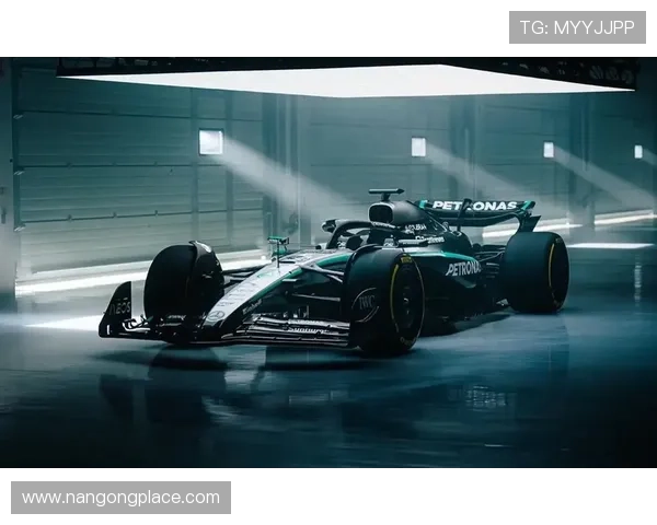 梅赛德斯与红牛新赛季策略角力激烈F1赛场竞争升级