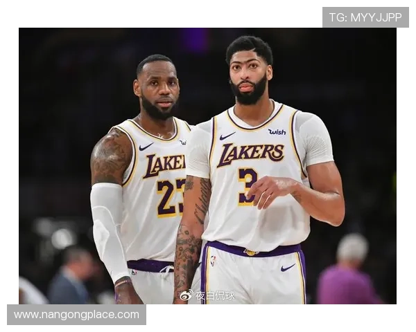 湖人队新赛季阵容调整为冲击总冠军做准备 詹姆斯和戴维斯肩负重任